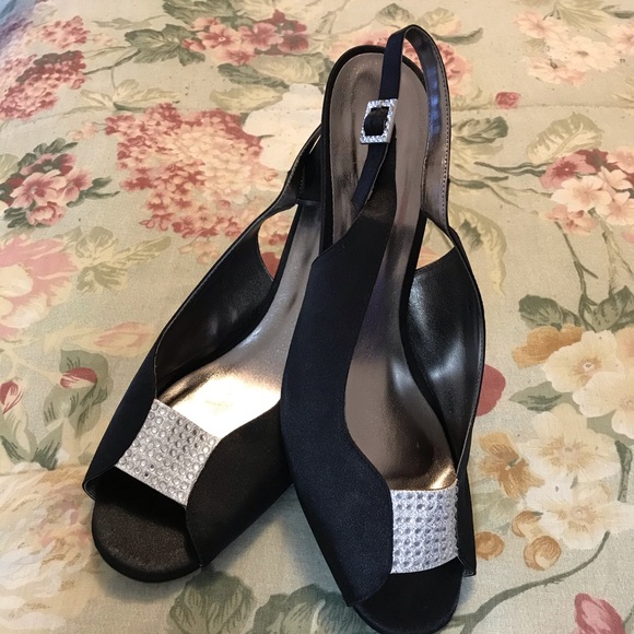 VIA ACCENTI SlingBack Buckle heels 9W, Black satin - Picture 5 of 8